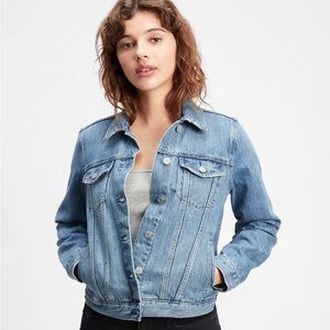 NWT GAP Icon Denim Jacket With Washwell Color: Medium Wash SIZE XL